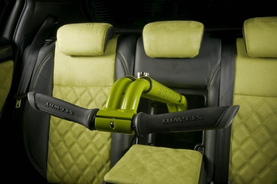 Интерьер Alfa Romeo Giulietta G430 iMove by Marangoni (940) 2010 года  (фото 9 из 54)